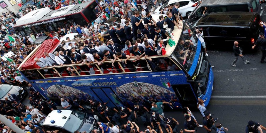 Ιταλία: Αντιδράσεις για το πάρτι των θριαμβευτών του Euro 2020 – Φόβοι για έκρηξη κρουσμάτων